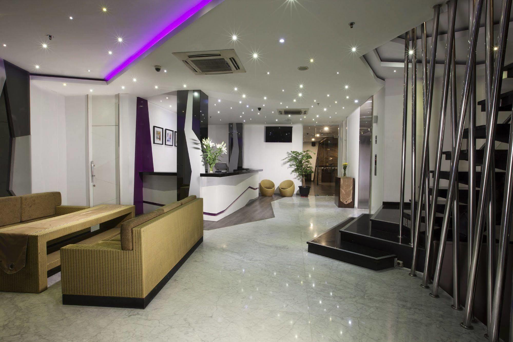Oak Tree Urban Hotel Jakarta Exterior photo